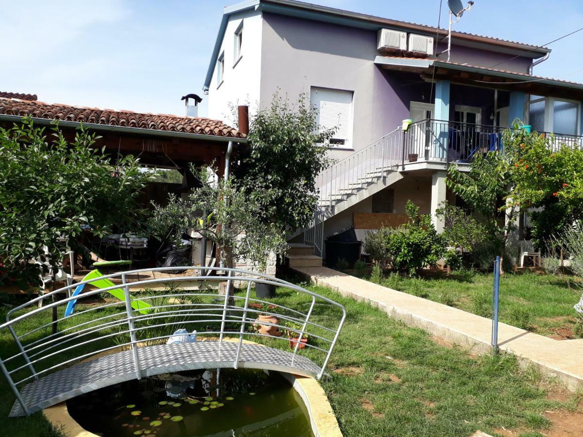Relax Apartment Пула Екстериор снимка
