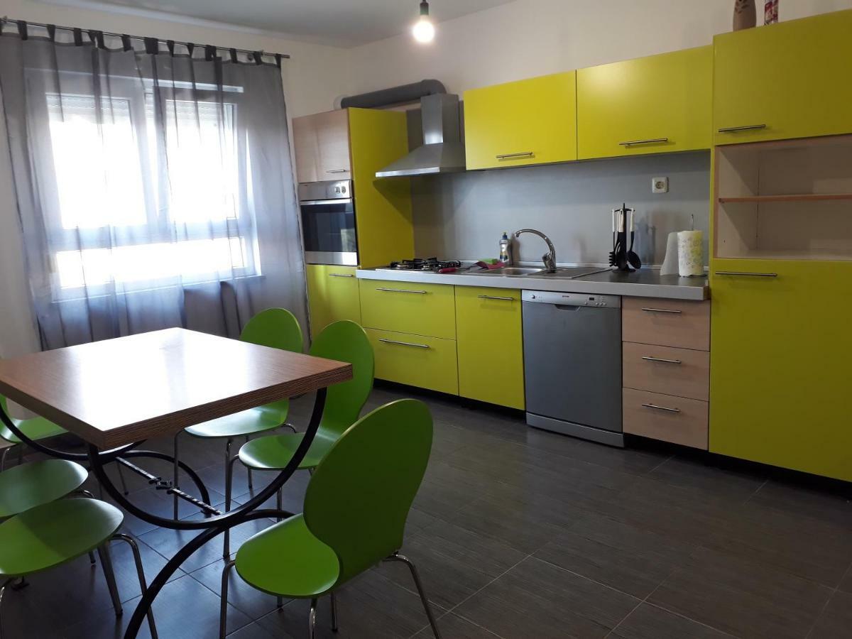 Relax Apartment Пула Екстериор снимка