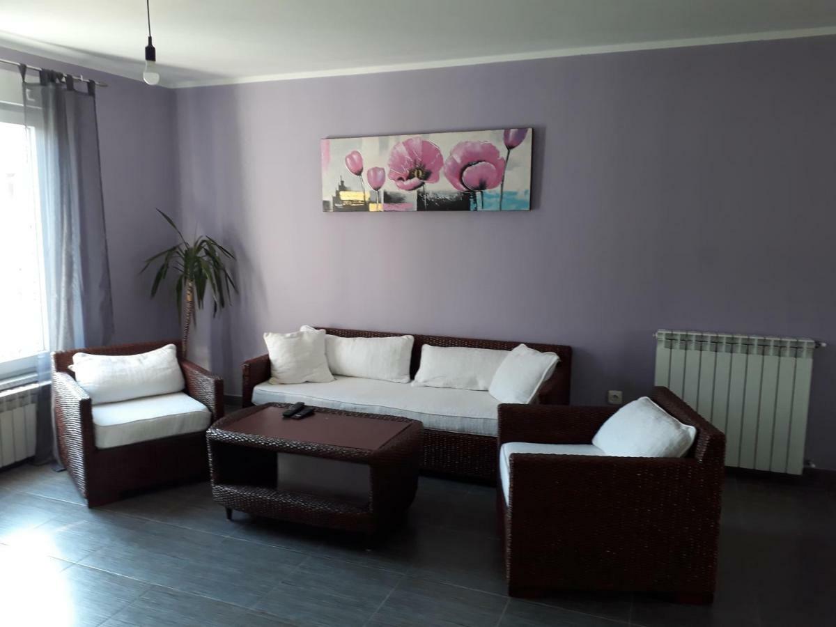 Relax Apartment Пула Екстериор снимка